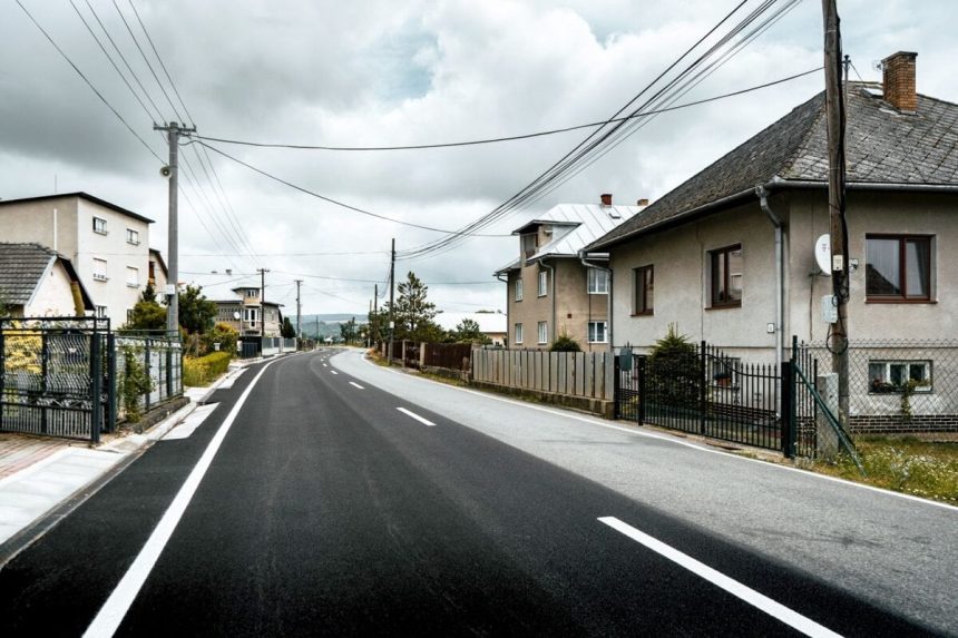 Asfalterska cata presovskej zupy obnovila cesty v Porubke a Brestove nad Laborcom