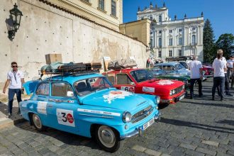 Ceskoslovenska vyprava historickych aut na EXPO v Japonsku