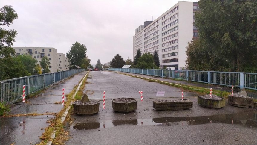 Cestu z heliportu do nemocnice konecne opravuju