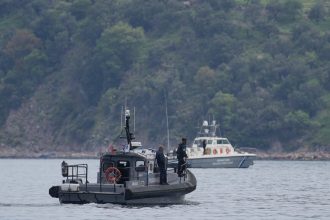 Grecko zadrzalo prvych migrantov po zmrazeni azylov