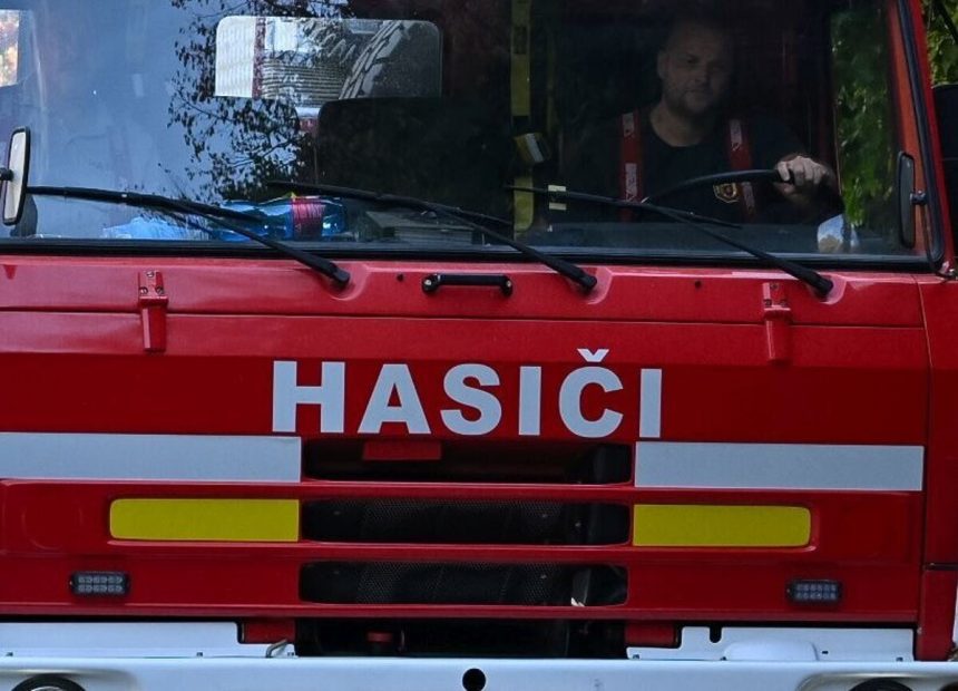 Hasici zasahovali v Bratislave pri poziari auta