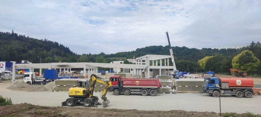 Hypermarket zacali stavat bez povolenia rozhodne inspektorat