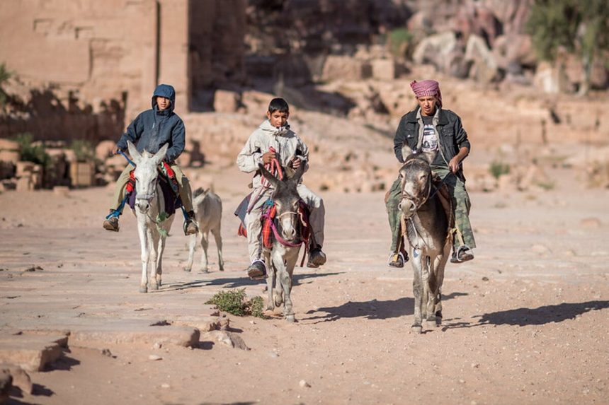 Ikonicka Petra bola po generacie domovom Beduini teraz musia ustupit turizmu