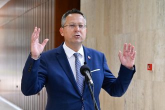 Ministerstvo financii vysvetlilo narast dlhu splatkami poziciek