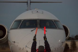 Musel sa vyhnut bombarderu ospravedlnil sa pasazierom