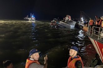 Po stroskotani lode vo Vietname nasli 38 obeti