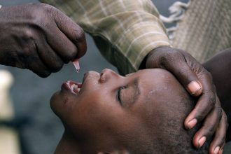 Skrty v pomoci a dezinformacie ohrozuju ockovanie deti