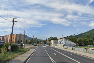 Stat jej daval lukrativne zakazky teraz ma dlhy a hrozi konkurz