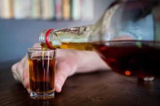 Vydavky Slovakov na alkohol a tabak vzrastli nad 60 eur mesacne