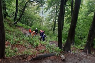 Zachranari pomahali otcovi so synom na ferrate pri Kremnici po zasahu blesku