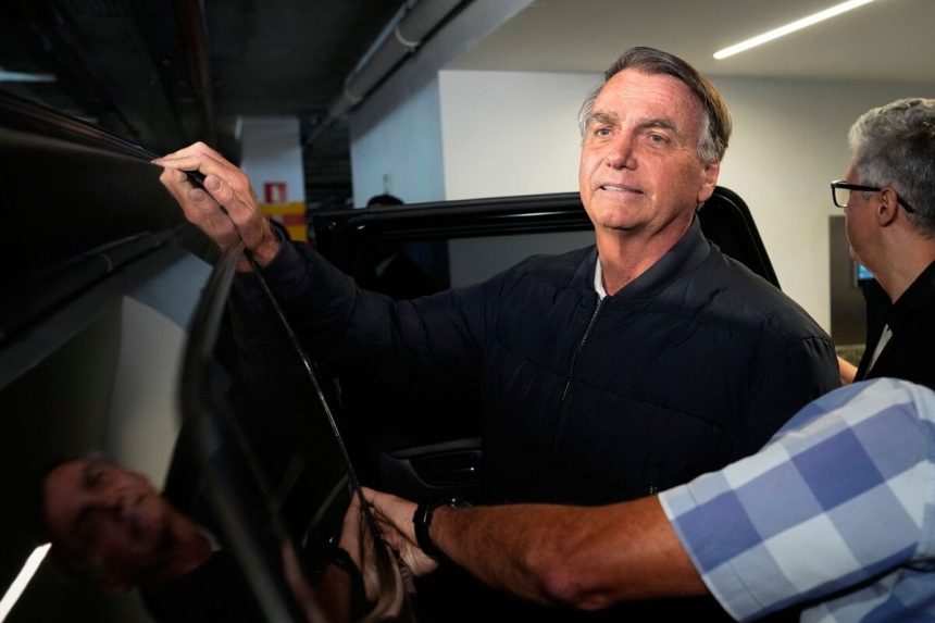 Brazilsky sudca nariadil dohlad nad Bolsonarom pre riziko uteku