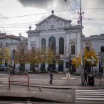 Denne tadial prejdu tisice ludi tusia co sa skryva pod ich nohami