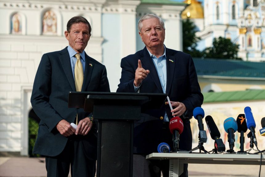 Dvaja americki senatori zvazuju zakon o Rusku ako teroristickom state