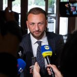 Hlas je pripraveny diskutovat o znizeni poctu krajov tvrdi Sutaj Estok