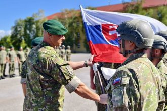 Levicka posadka ma noveho velitela a poddostojnika