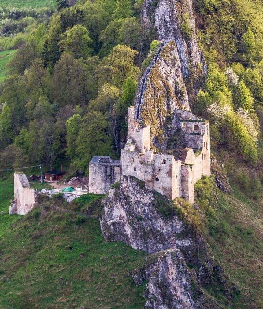 Na stredoveky hrad chcu opat dotiahnut vodu
