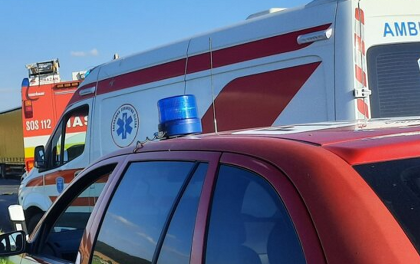 Nedaleko Poltara doslo k vaznej nehode troch aut