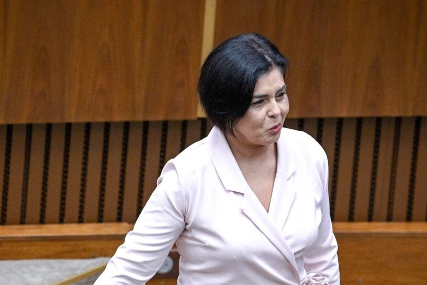 Opozicnu poslankynu Ingrid Kosovu odviezla zachranka do nemocnice