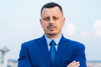 PS dalo preverit zakazku Slovakia Travel kontrolorom