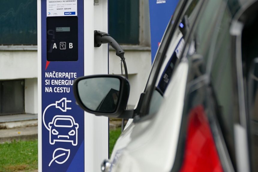 Pocet elektromobilov na slovenskych cestach presiahol 20 000