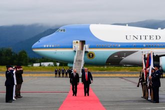 Pod cervenym kobercom kracali Trump a Putin Ukrajina zostala