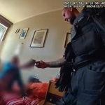Policajti v Kosiciach zachranili seniorku z bytu