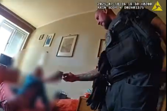 Policajti v Kosiciach zachranili seniorku z bytu