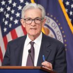 Powell naznacil moznost znizenia sadzieb rizika pretrvavaju