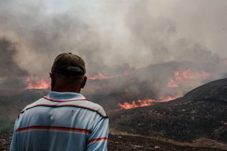 Pri boji s lesnym poziarom v Portugalsku zahynul hasic