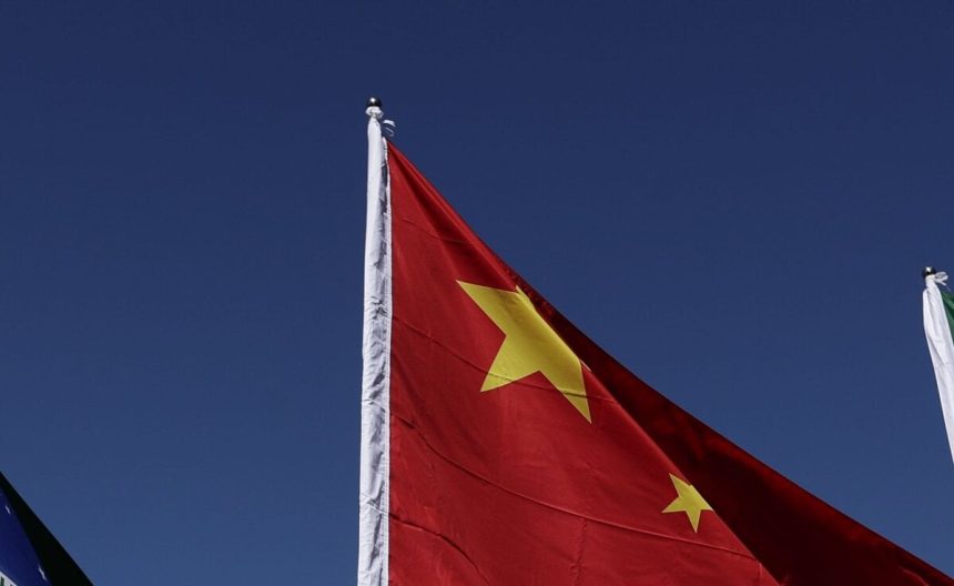 Pri zruteni rozostavaneho mosta v Cine zahynulo 12 ludi