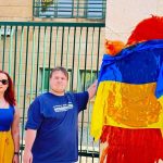 Rusko vyhralo vyhlasil Orban Aktivisti v Prahe obiali plot velvyslanectva cervenou farbou