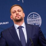 Sasko zatial nepovedal ci zrusi tender Szalay predpoveda koniec ministrov