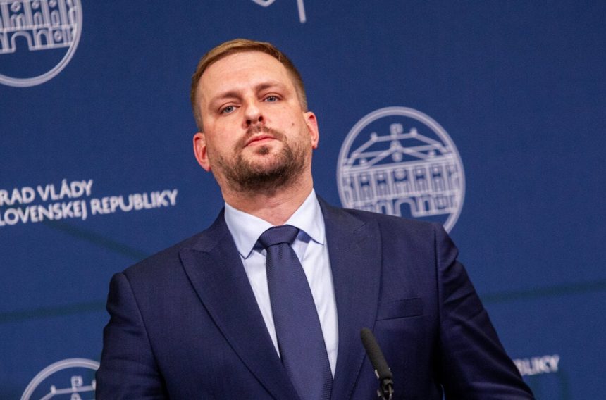 Sasko zatial nepovedal ci zrusi tender Szalay predpoveda koniec ministrov