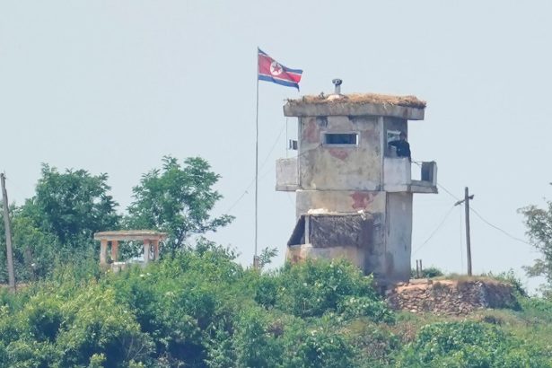 Severokorejski vojaci prekrocili hranicu juhokorejska armada varovala vystrelmi
