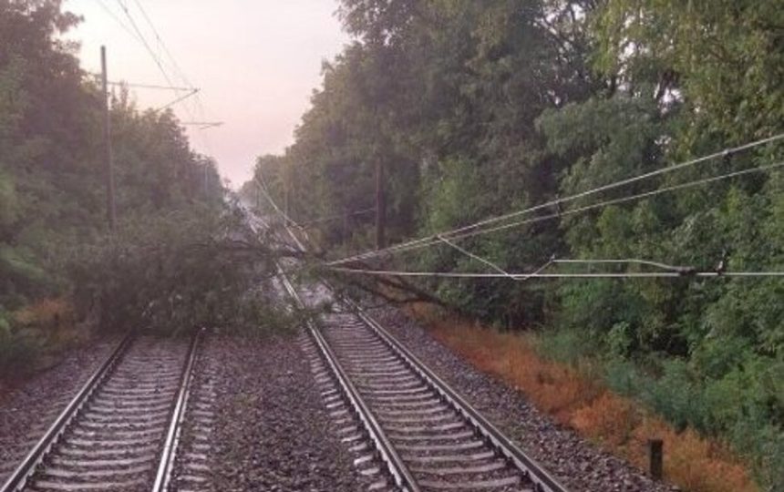 Silna burka na zapade Slovenska sposobila tornado