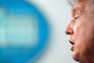 Trump naznacil ze clo na dovazane polovodice moze dosiahnut 300 percent