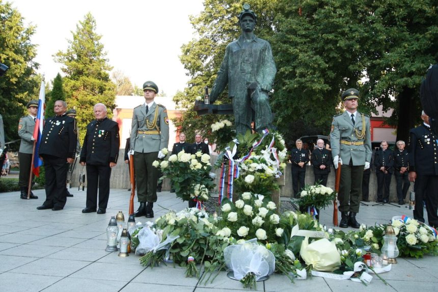 V Den obeti banskych nestasti Handlovcania spominaju na obete banskej tragedie