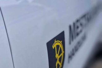 V Handlovej zautocil mladik na mestskeho policajta