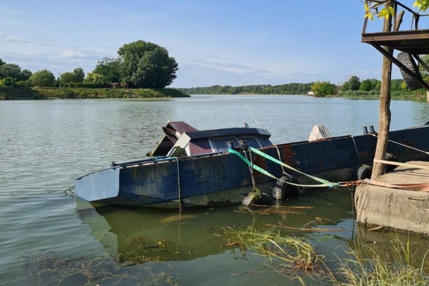 V bratislavskej lodenici sa potopila lod