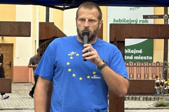 V pripade utoku na advokata a aktivistu zacala policia trestne stihanie