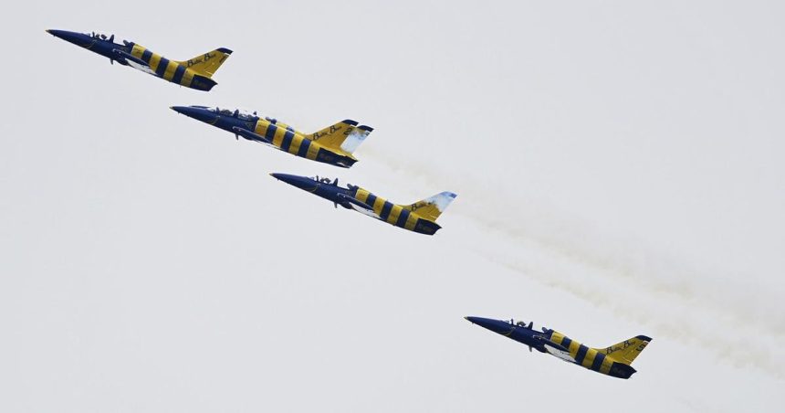 Vikend Buracajuce motory na oblohe a ceste