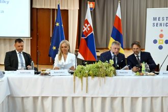 Vlada na podporu viacerych okresov vyclenila viac ako dva miliony eur