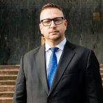 Vlada sa rozhodla dotovat letenky pri problemoch s vlakmi