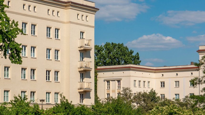 Vzorove socialisticke mesto v Nemecku oslavuje Hlada novych obyvatelov nezvycajnou strategiou