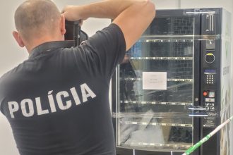 Z obchodneho domu policia odniesla dalsi automat