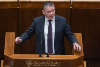 Zazmluvnene hasicske auta nie su dodavane ministerstvo to odmieta