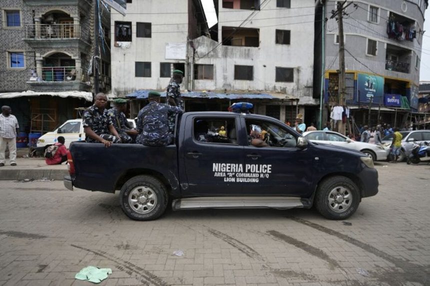 Autobus so svadobcanmi sa v Nigerii zrutil do rieky zahynulo 19 ludi