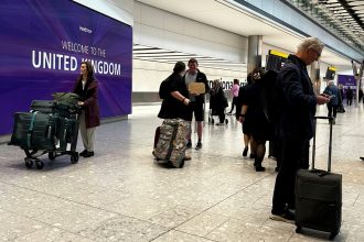 Britania zvazuje zrusit poplatky za viza pre odbornikov