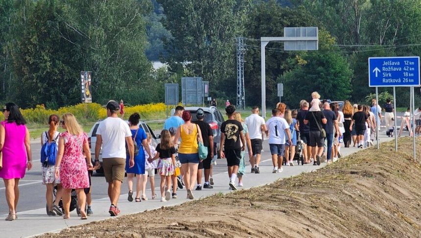 FOTO Davy ludi parkovanie takmer nemozne