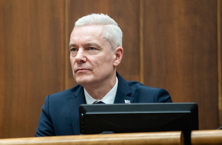 Ferencak z Hlasu veri v tajne hlasovanie pri novele ustavy